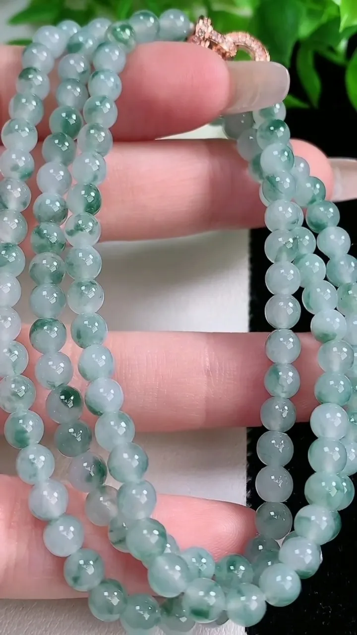 天然A货翡翠飘花圆珠项链，尺寸5-128颗，重量:28.33g
1月24日