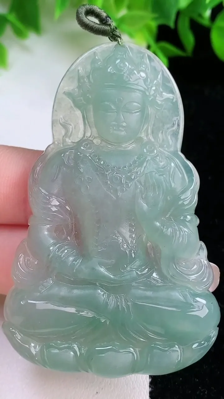 天然A货翡翠度母观音吊坠，尺寸64.3-41-5.5，重量:25.22g
1月24日