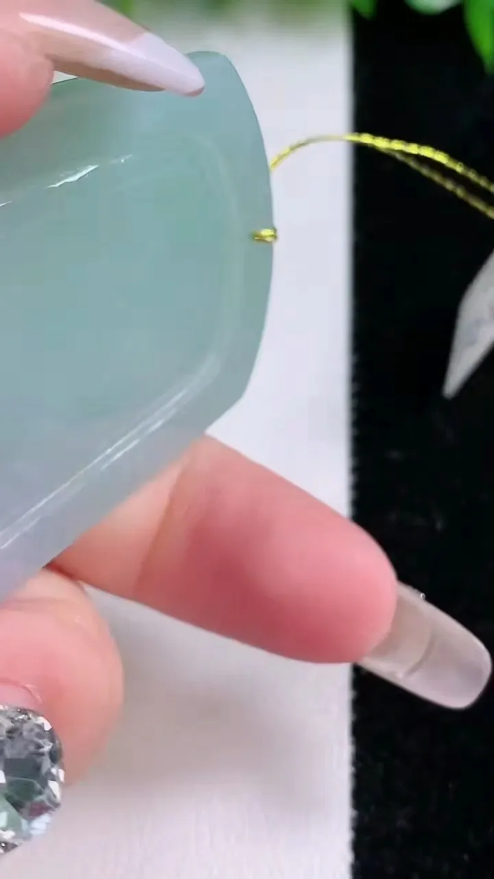 天然A货翡翠关公吊坠，尺寸52.7-38.7-7，重量:31.60g
1月24日