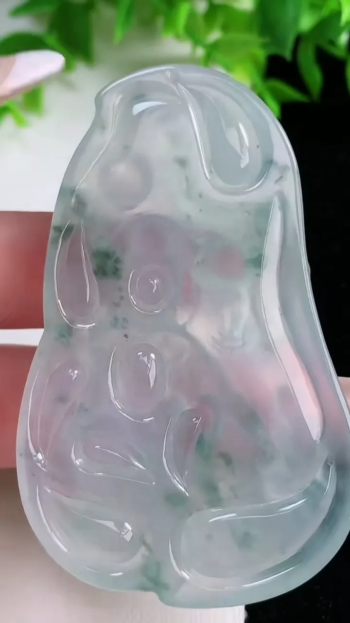 天然A货翡翠种飘花观音菩萨吊坠，尺寸67.4-41.4-4.8，重量:27.29g
1月24日