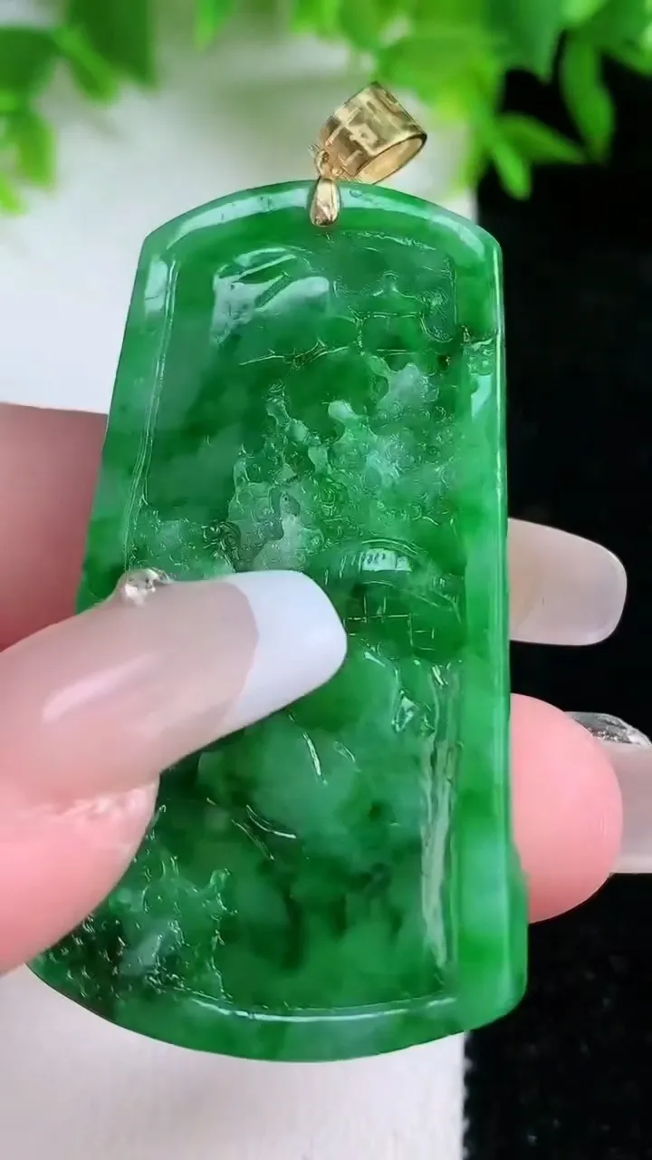 天然A货翡翠山水牌吊坠，尺寸50.2-27-4.6，重量:12.83g
1月24日
