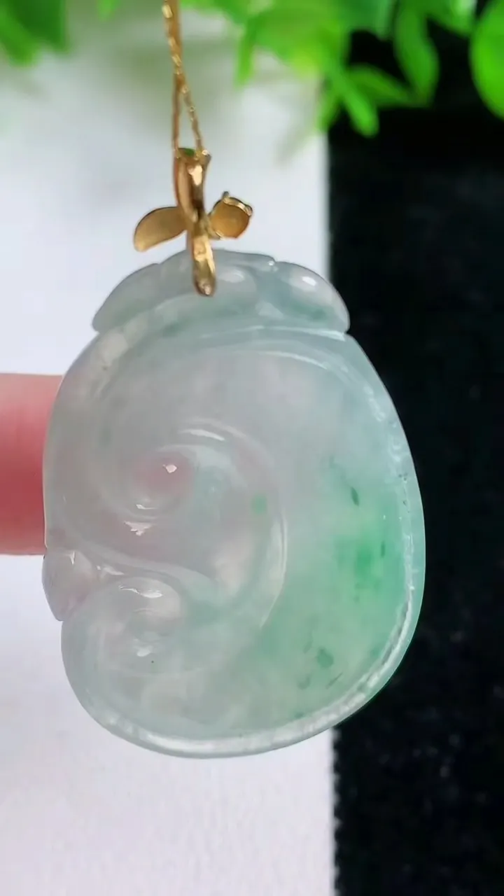 天然A货翡翠如意吊坠，尺寸30-24.3-5.8，重量:11.32g
1月24日