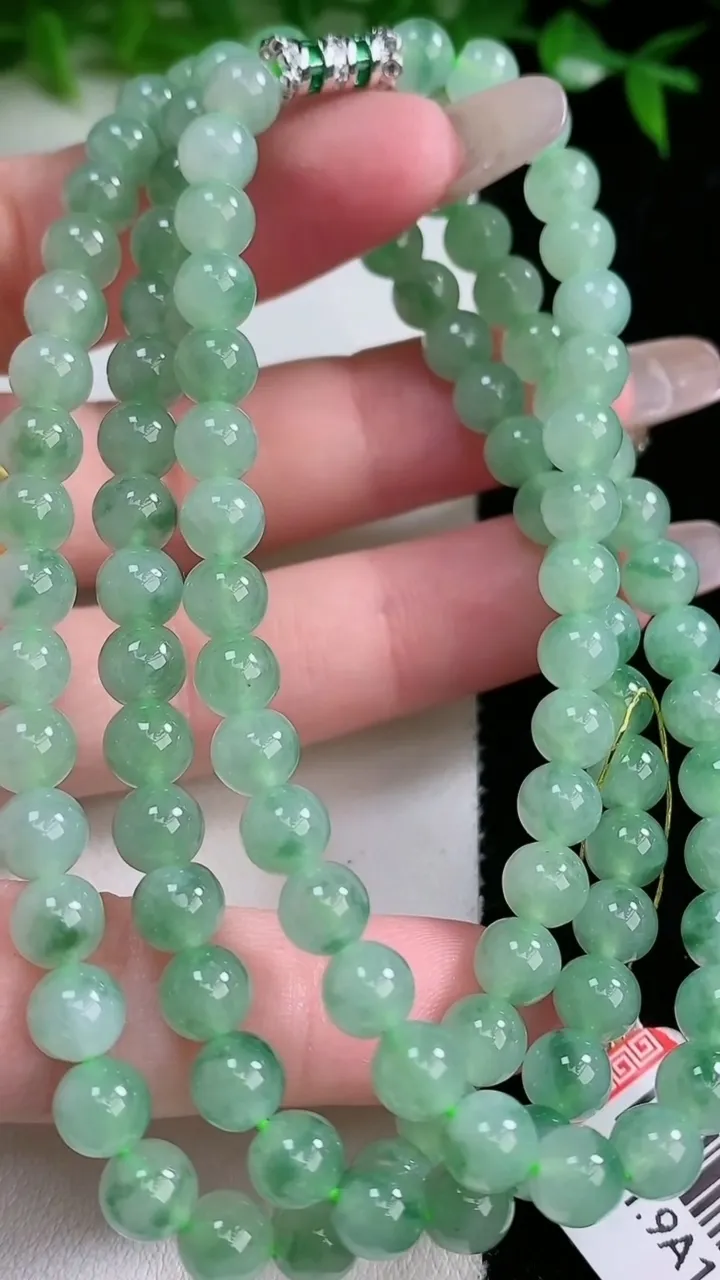 天然A货翡翠圆珠项链，尺寸5.7-108颗，重量:39.18g
1月24日