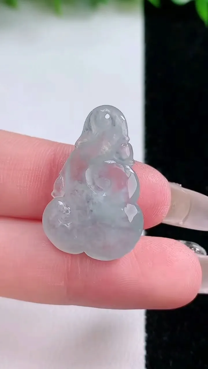 天然A货翡翠如意吊坠，尺寸27-17.6-3.6，重量:3.13g
1月24日