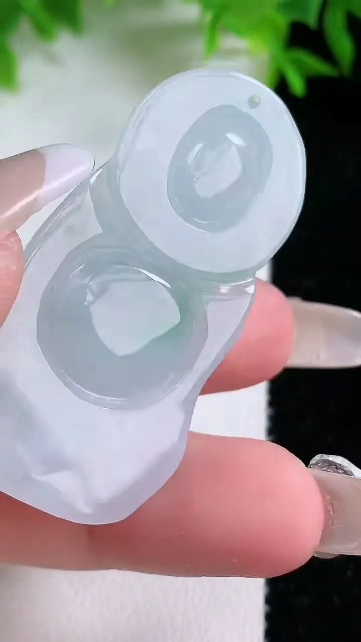 天然A货翡翠财神爷吊坠，尺寸47.8-25-5.7，重量:12.63g
1月24日