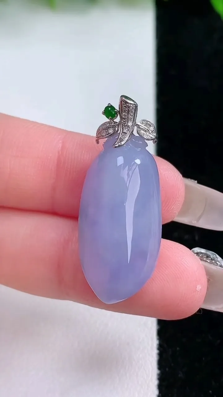 天然A货翡翠18K金紫罗兰福瓜吊坠，尺寸26-13.6-8.4，重量:5.93g
1月24日