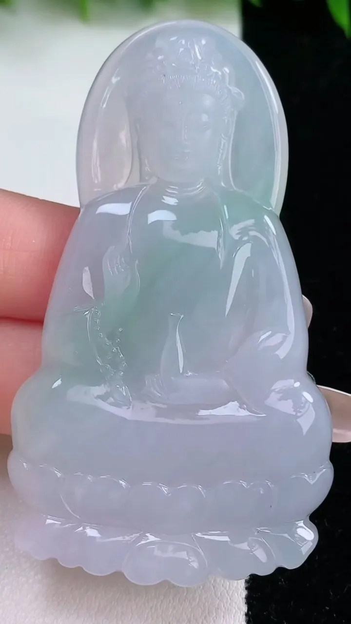 天然A货翡翠观音菩萨吊坠，尺寸69-39-5.8，重量:29.31g
1月24日