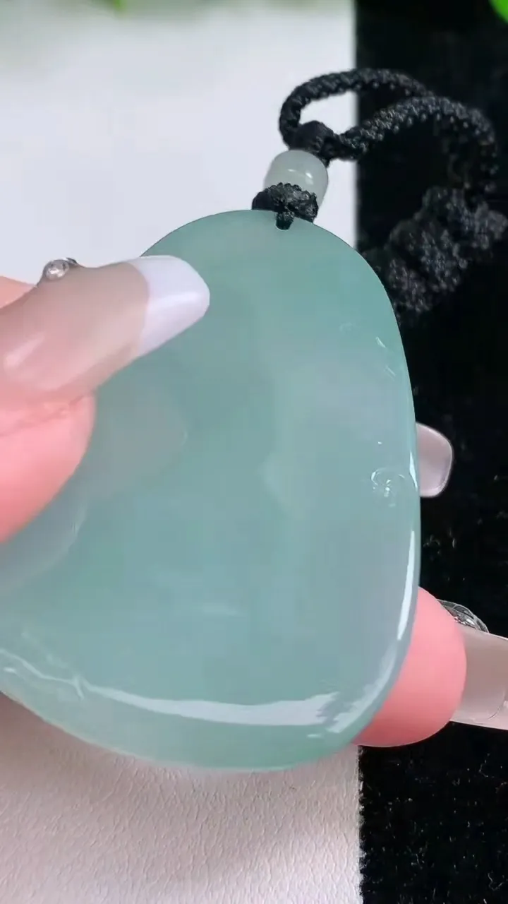 天然A货翡翠文殊菩萨吊坠，尺寸51.2-33.3-5，重量:21.33g
1月24日