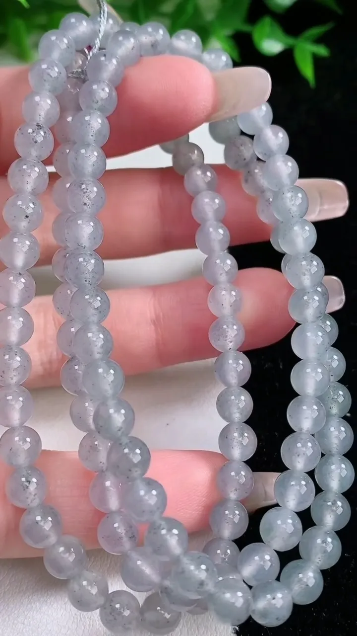 天然A货翡翠种乌鸡种圆珠项链，尺寸5.7-108颗，重量:37.18g
1月24日