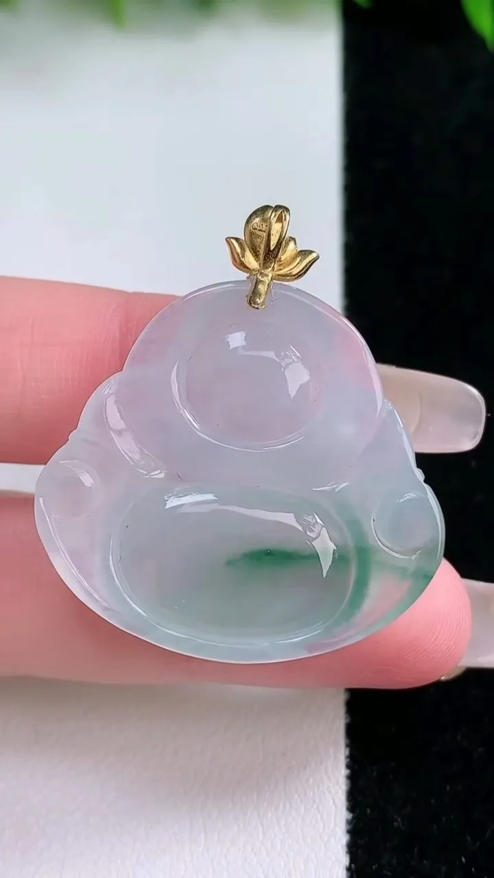 天然A货翡翠种飘花佛公吊坠，尺寸30.4-32.4-6，重量:9.19g
1月24日