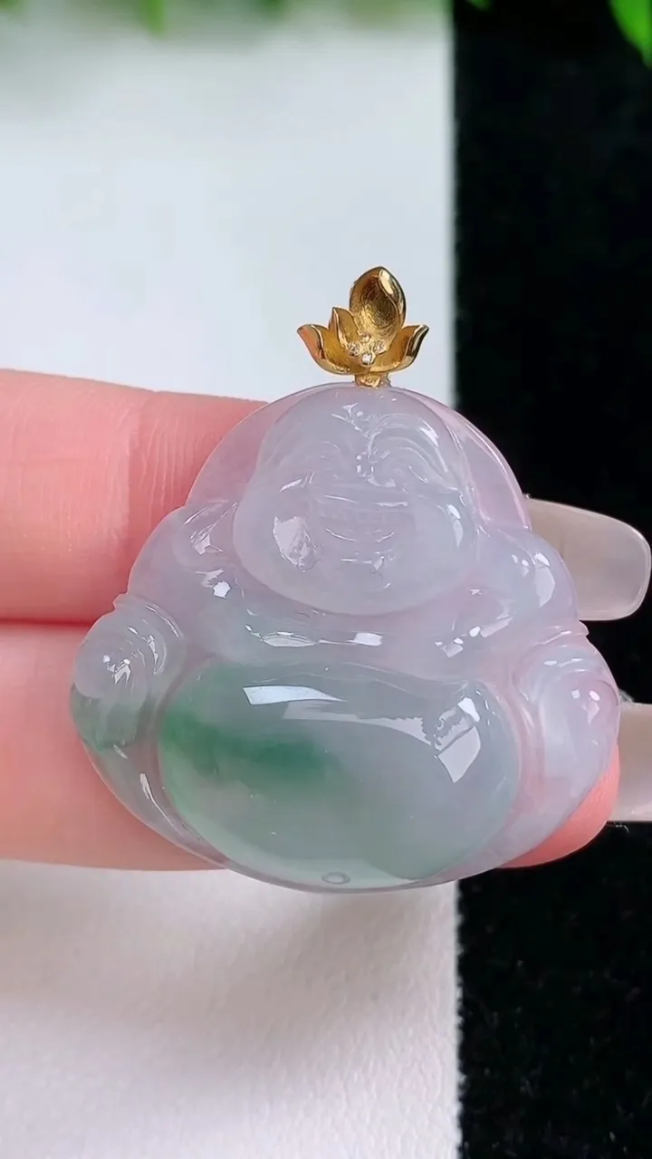 天然A货翡翠种飘花佛公吊坠，尺寸30.4-32.4-6，重量:9.19g
1月24日