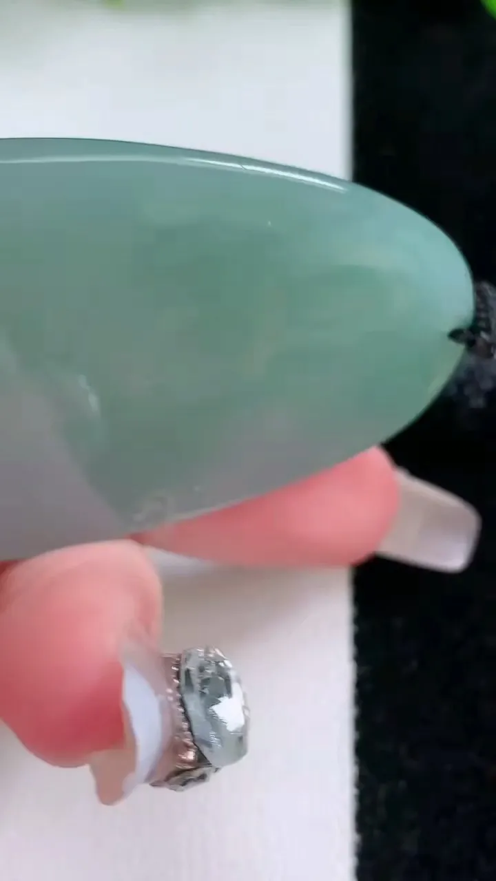 天然A货翡翠文殊菩萨吊坠，尺寸51.2-33.3-5，重量:21.33g
1月24日