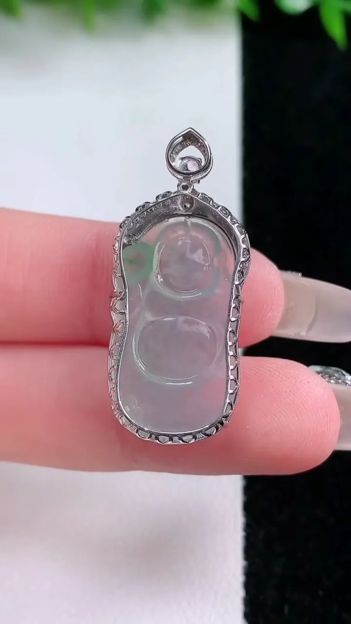 天然A货翡翠站佛 佛公吊坠，尺寸34.2-25.8-14.6-7，重量:3.48g
1月24日