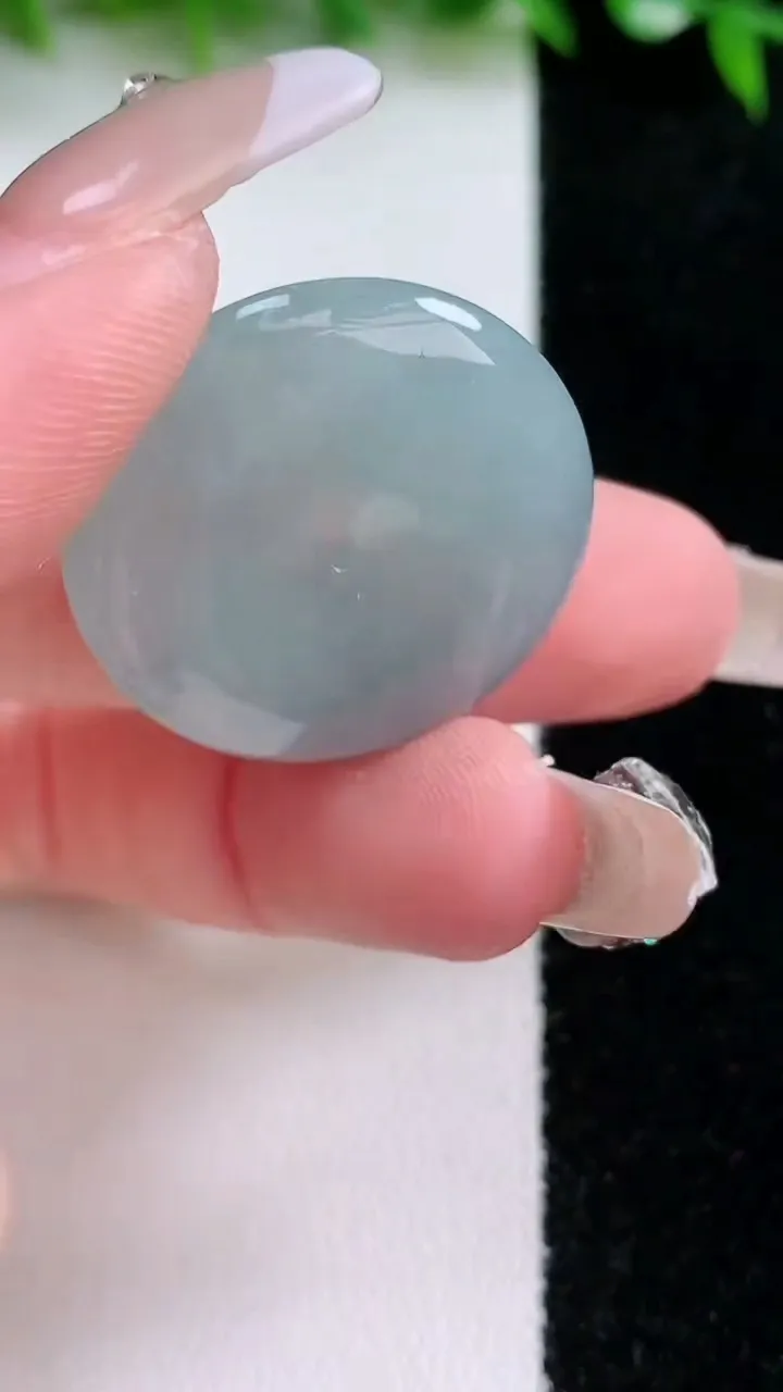 天然A货翡翠飘花平安扣吊坠，尺寸27-5.8，重量:9.80g
1月24日