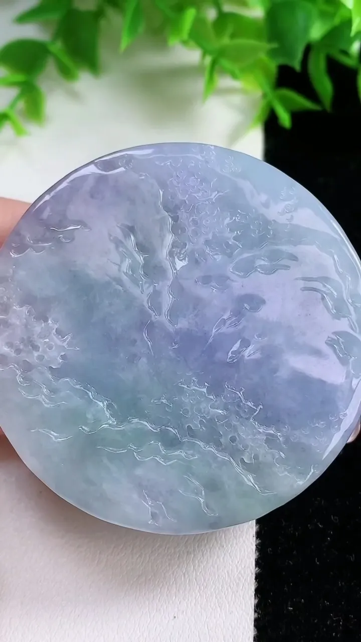 天然A货翡翠紫罗兰山水牌吊坠，尺寸53-11.4，重量:72.81g
1月24日