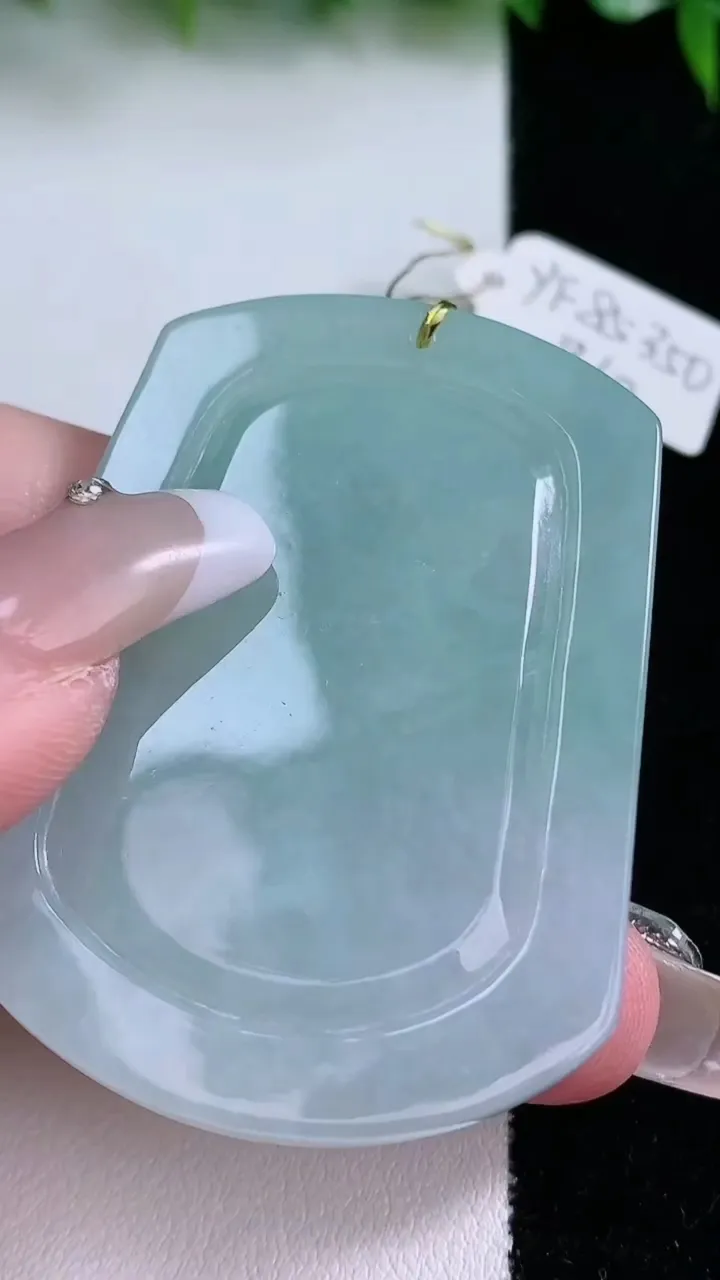 天然A货翡翠关公吊坠，尺寸52.7-38.7-7，重量:31.60g
1月24日