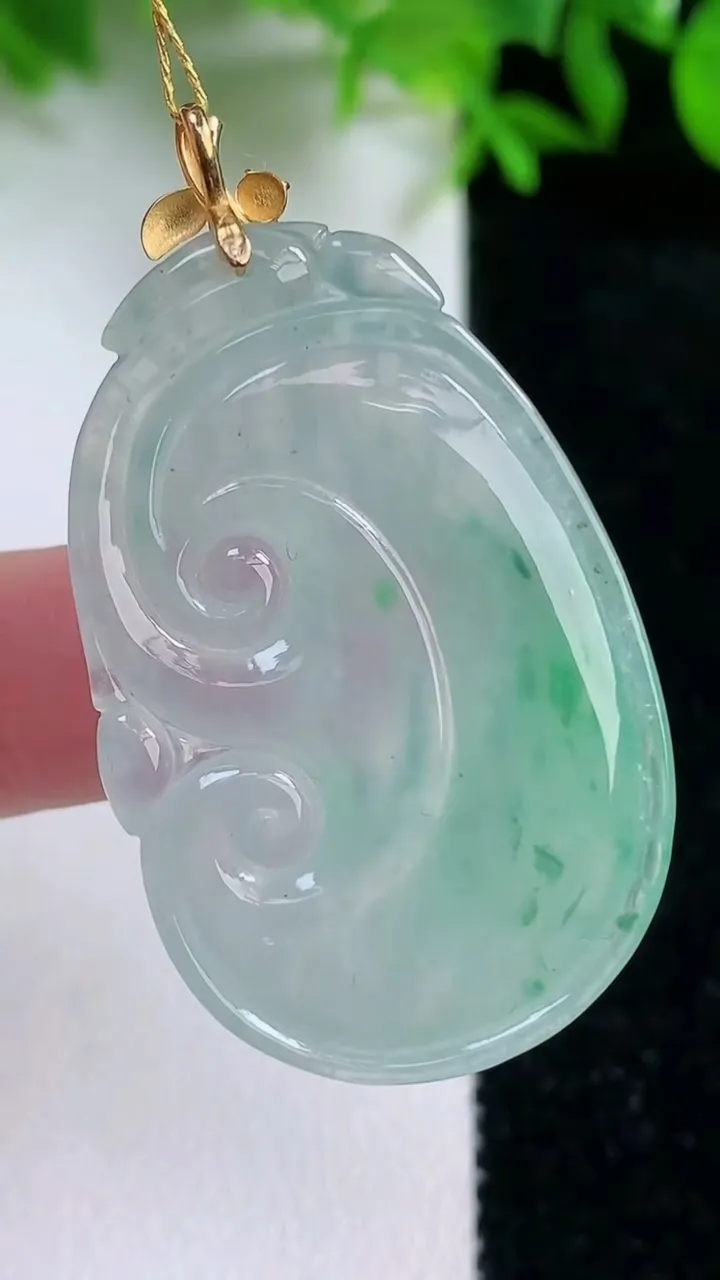 天然A货翡翠如意吊坠，尺寸30-24.3-5.8，重量:11.32g
1月24日