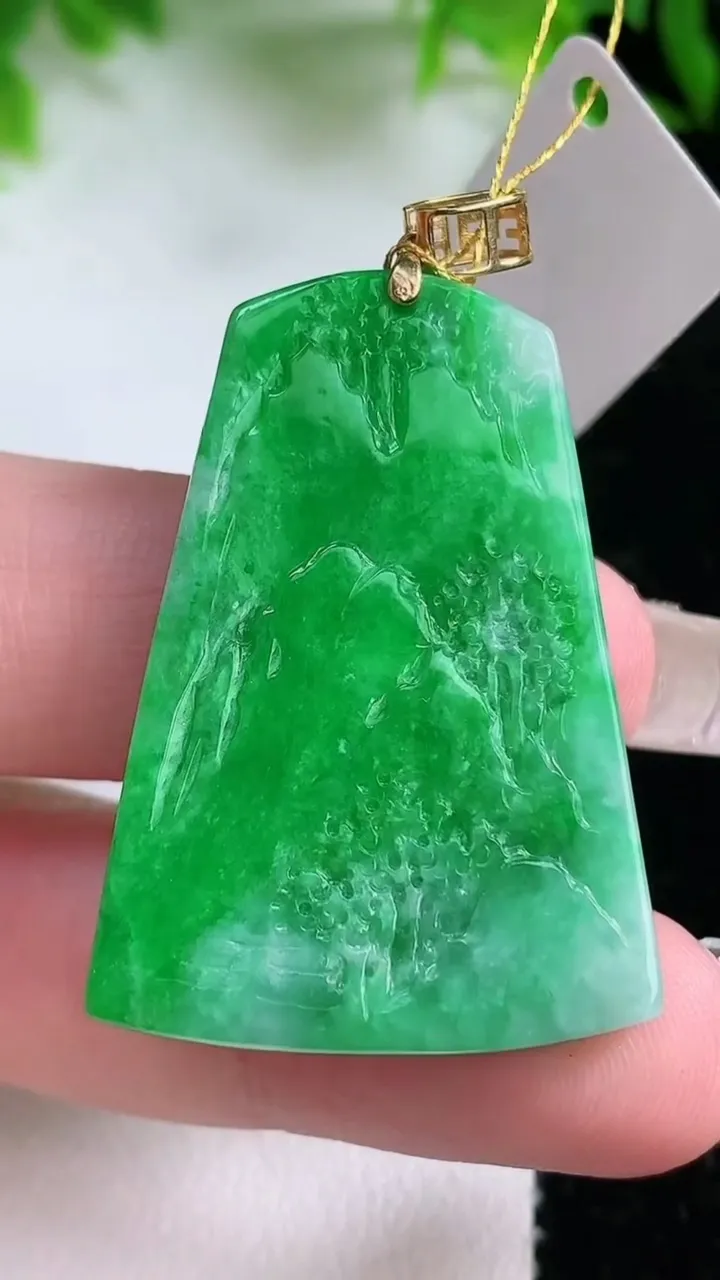天然A货翡翠山水牌吊坠，尺寸37.2-26-6，重量:13.23g
1月24日