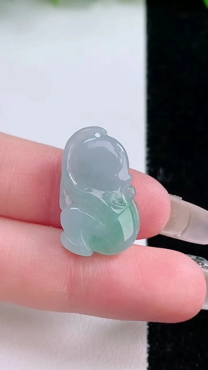 天然A货翡翠生肖猴吊坠，尺寸23-14.2-4.5，重量:2.87g
1月24日