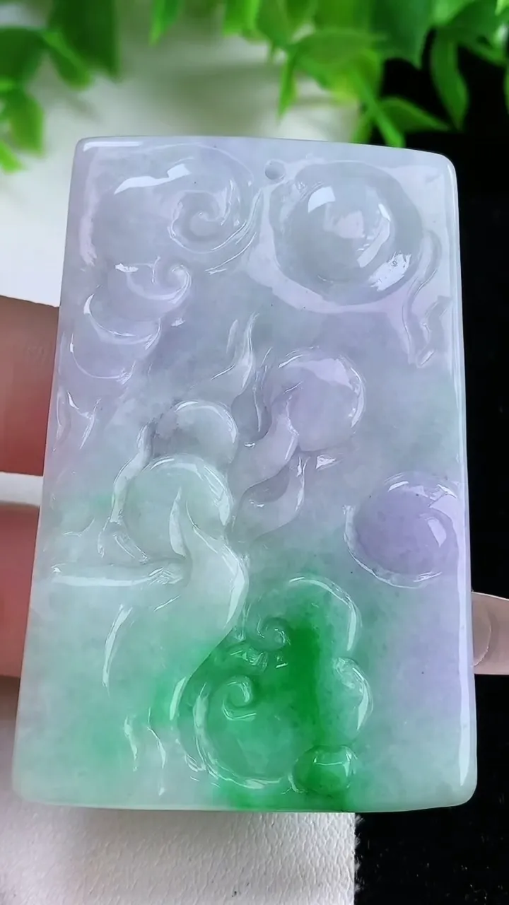 天然A货翡翠龙牌吊坠，尺寸58-37.3-5.5，重量:31.51g
1月24日