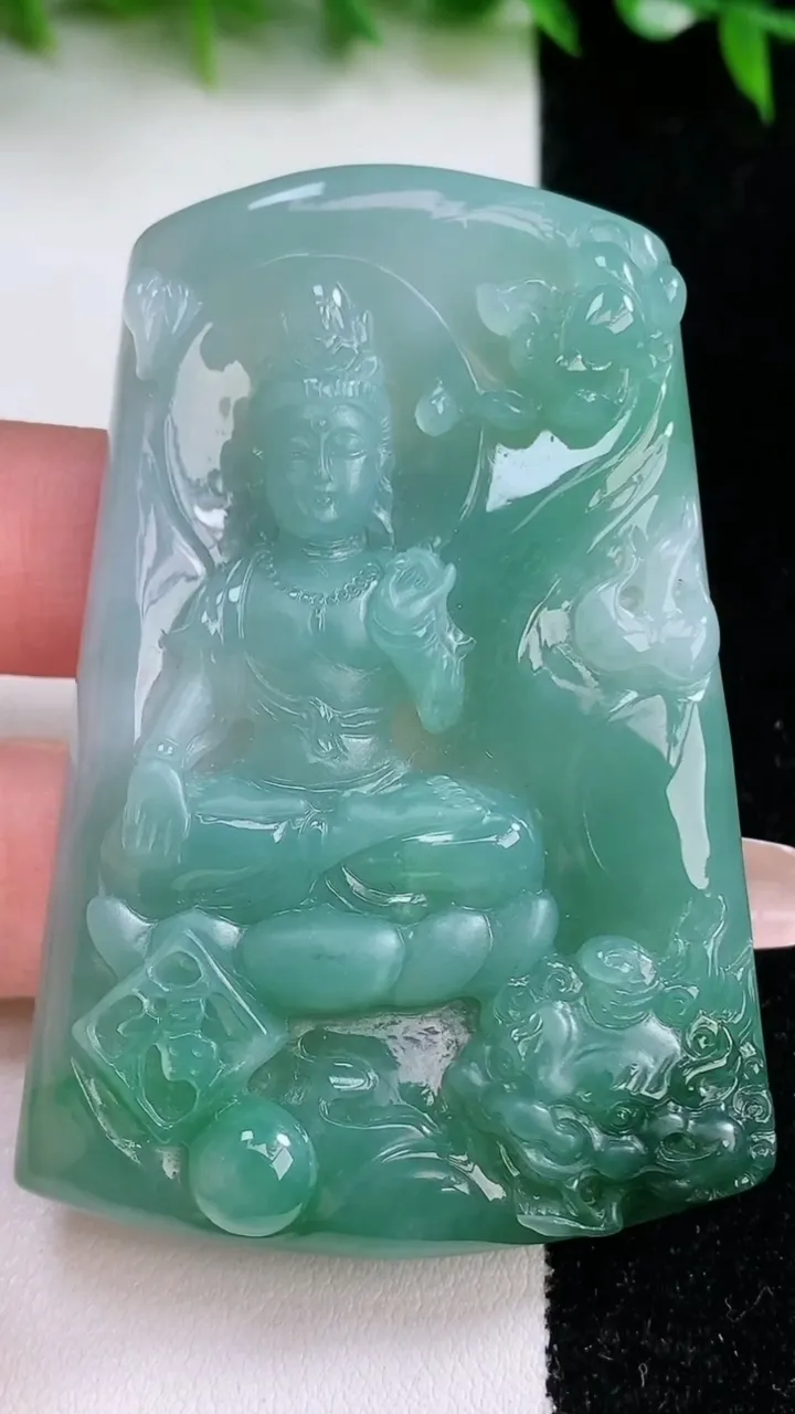 天然A货翡翠文殊菩萨吊坠，尺寸64.3-44.6-8，重量:49.21g
1月24日