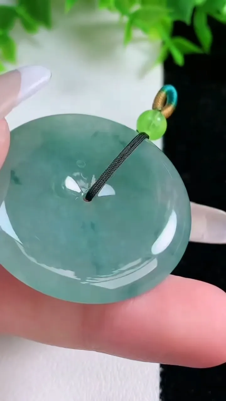 天然A货翡翠飘花平平安扣吊坠，尺寸37-5.6，重量:17.14g
1月24日