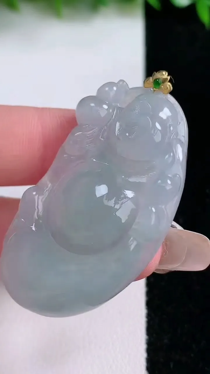 天然A货翡翠布袋佛吊坠，尺寸45-26.6-7，重量:16.06g
1月24日