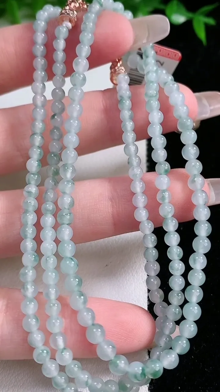 天然A货翡翠种飘花小米珠项链，尺寸2.9-183颗，重量:15.28g1月24日
工厂直销收藏佳品,种好水足，色泽均匀，有种有色，上手高大气！