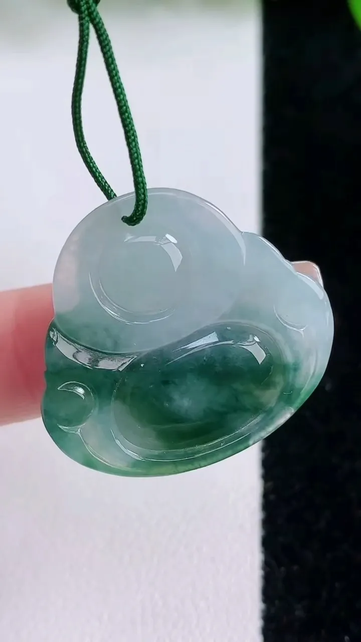 天然A货翡翠飘花佛公吊坠，尺寸25.6-28-6，重量:6.74g
1月24日