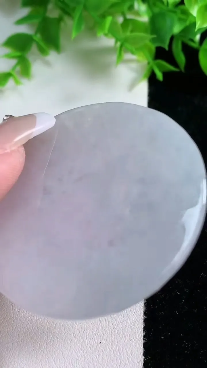 天然A货翡翠千手观音吊坠，尺寸51.8-4.9，重量:28.67g
1月24日