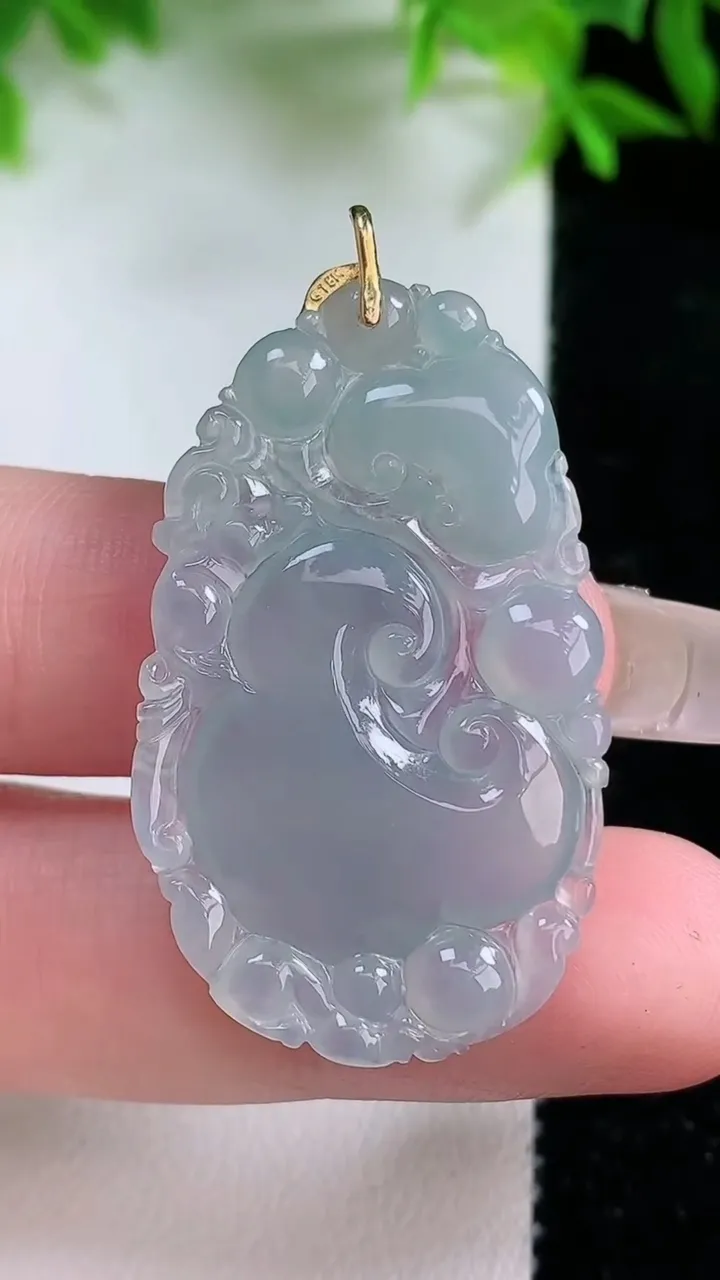 天然A货翡翠18K金紫罗兰如意吊坠，尺寸36.2-23-3.7，重量:5.77g
1月24日