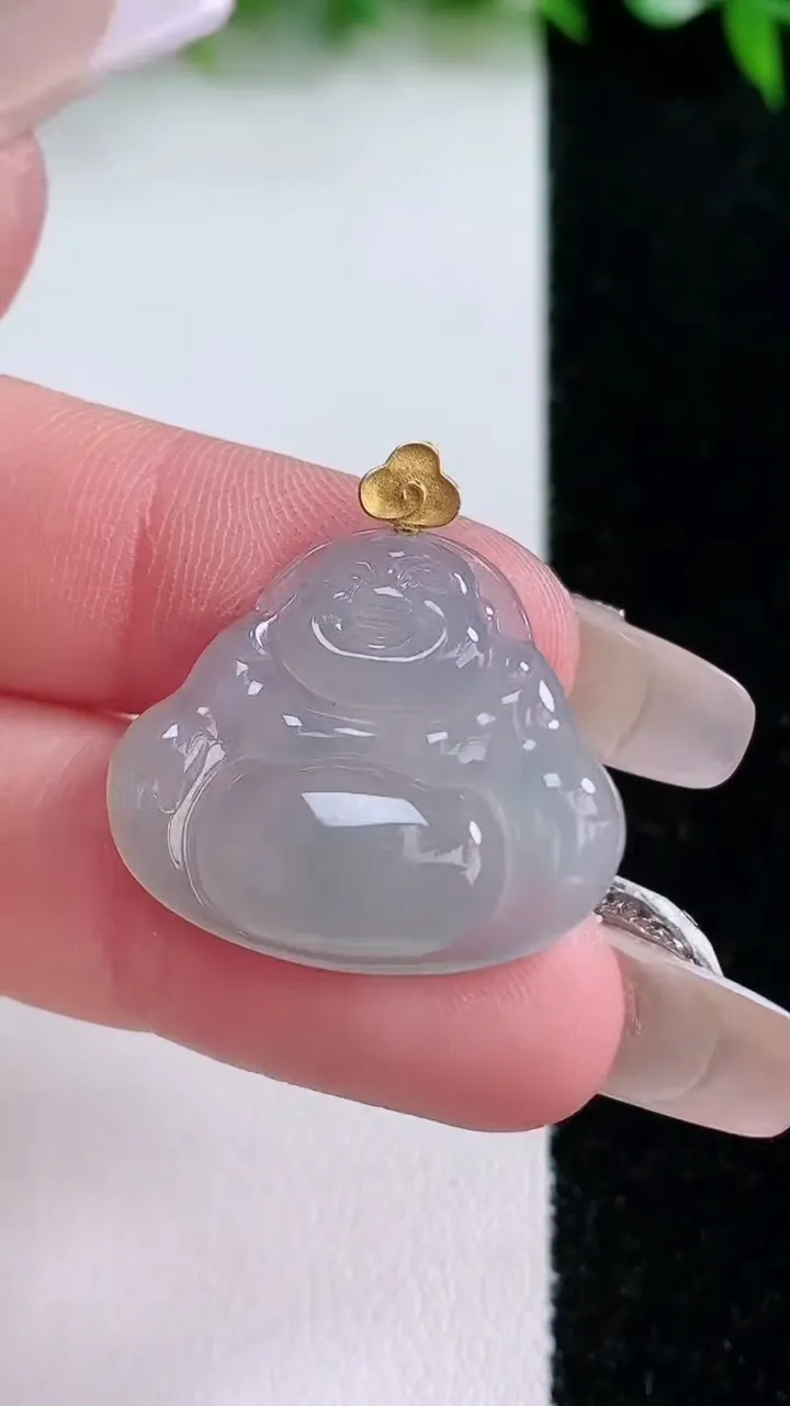 天然A货翡翠佛公吊坠，尺寸22-24.6-3.7，重量:3.65g
1月24日