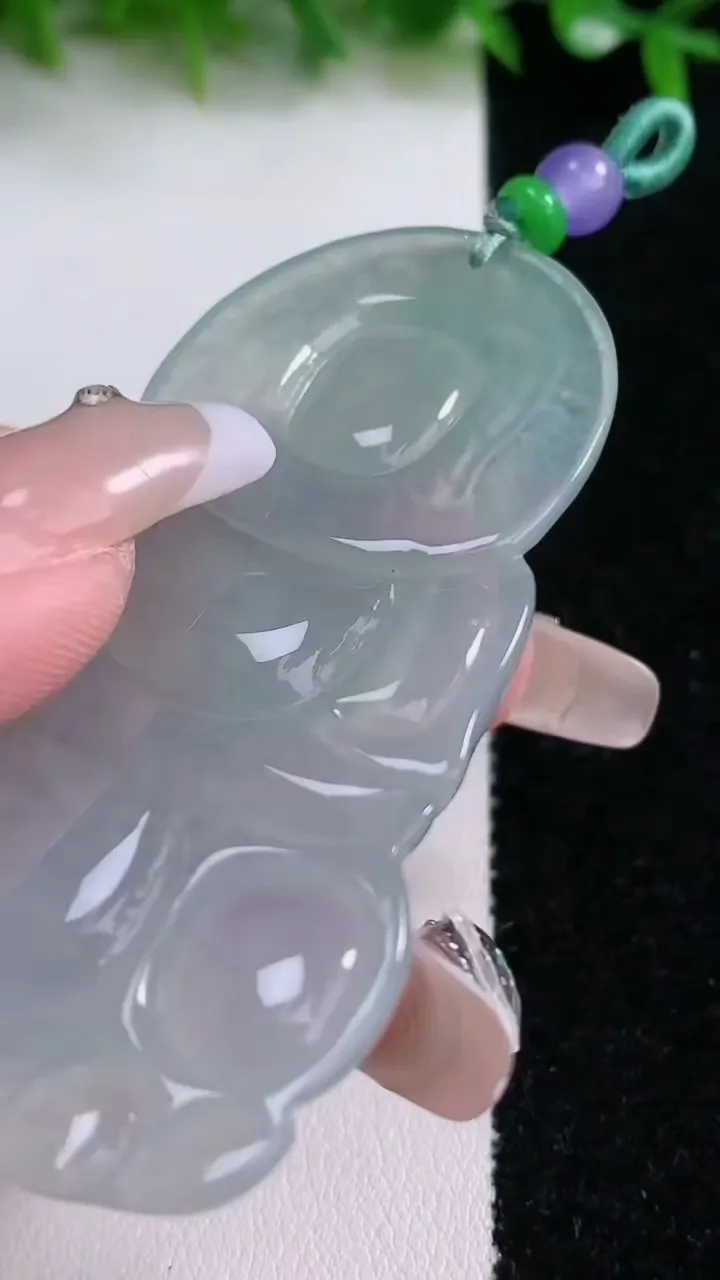 天然A货翡翠观音菩萨吊坠，尺寸69-42.6-5.6，重量:33.38g
1月24日