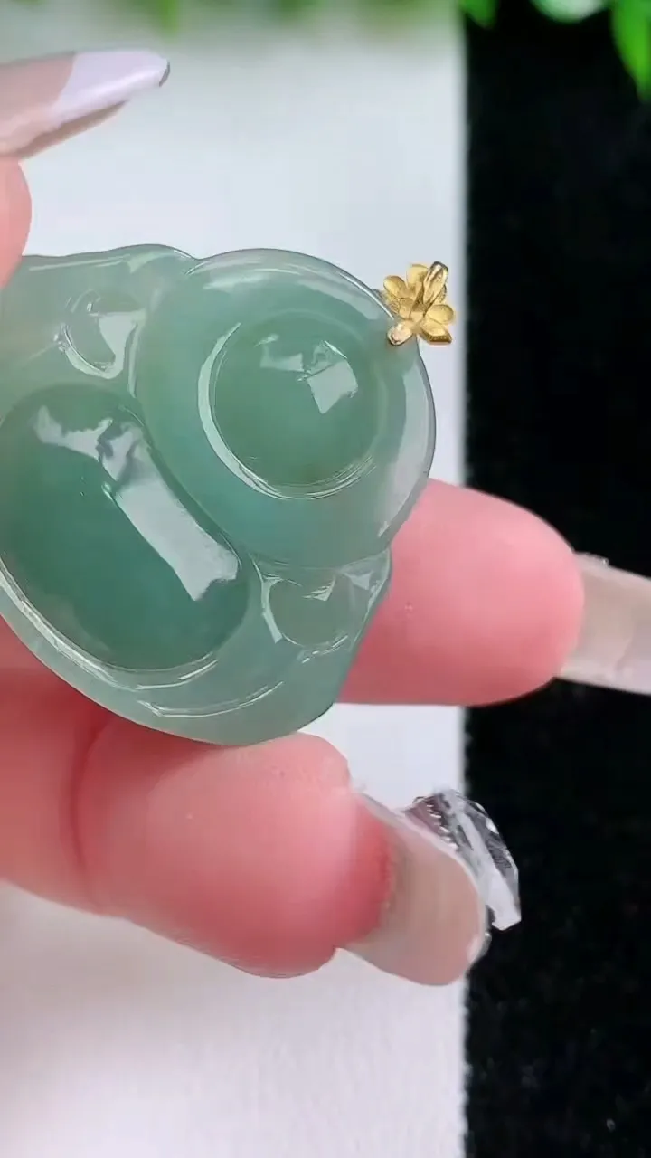 天然A货翡翠佛公吊坠，尺寸26.8-30-8，重量:9.92g
1月24日