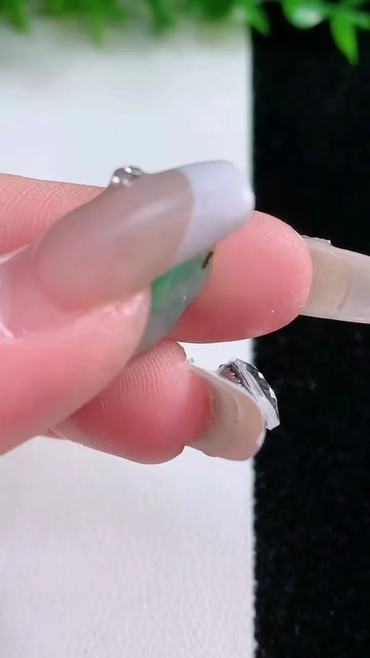 天然A货翡翠葫芦吊坠，尺寸14.8-9.8-4，重量:1.18g
1月24日