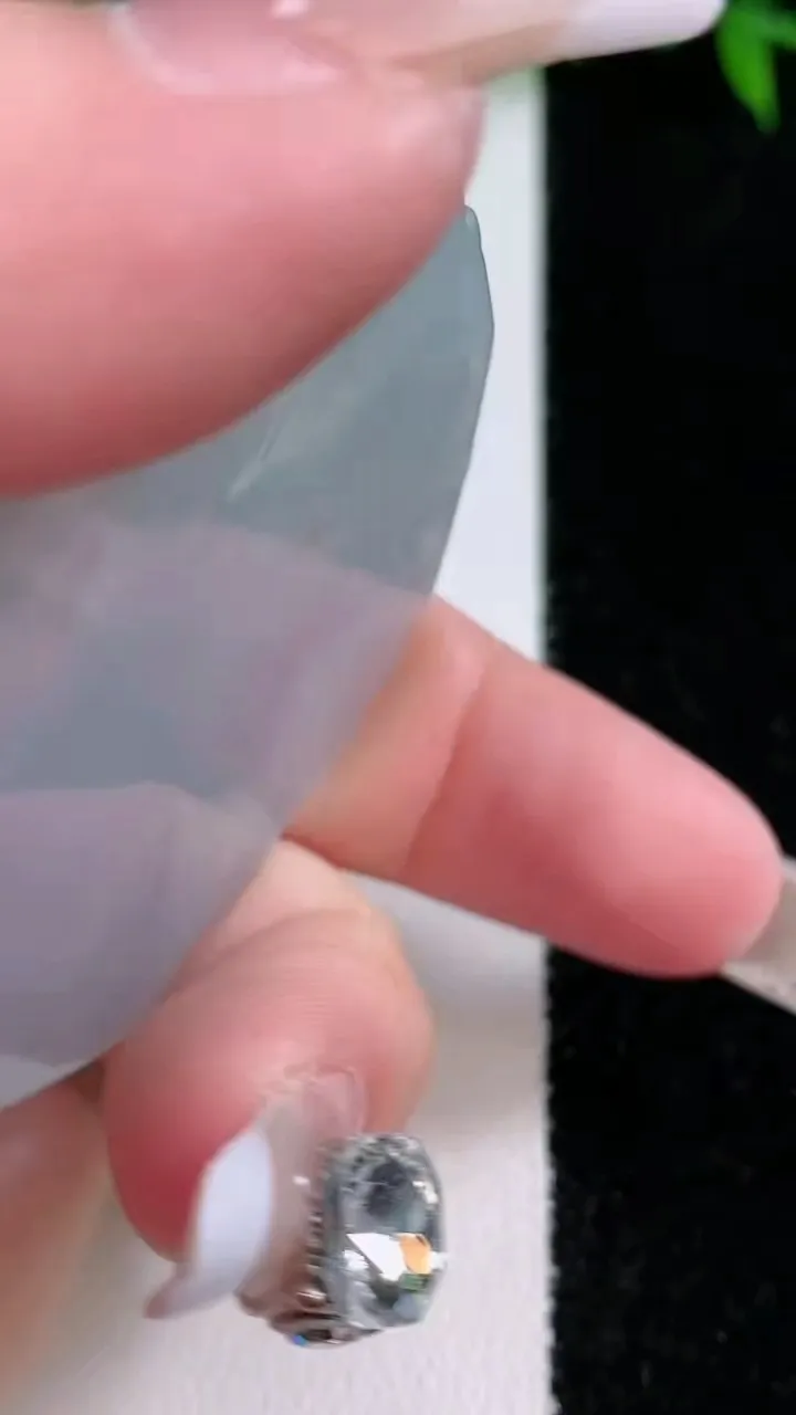 天然A货翡翠观音头吊坠，尺寸51-47-4.3，重量:20.78g
1月24日