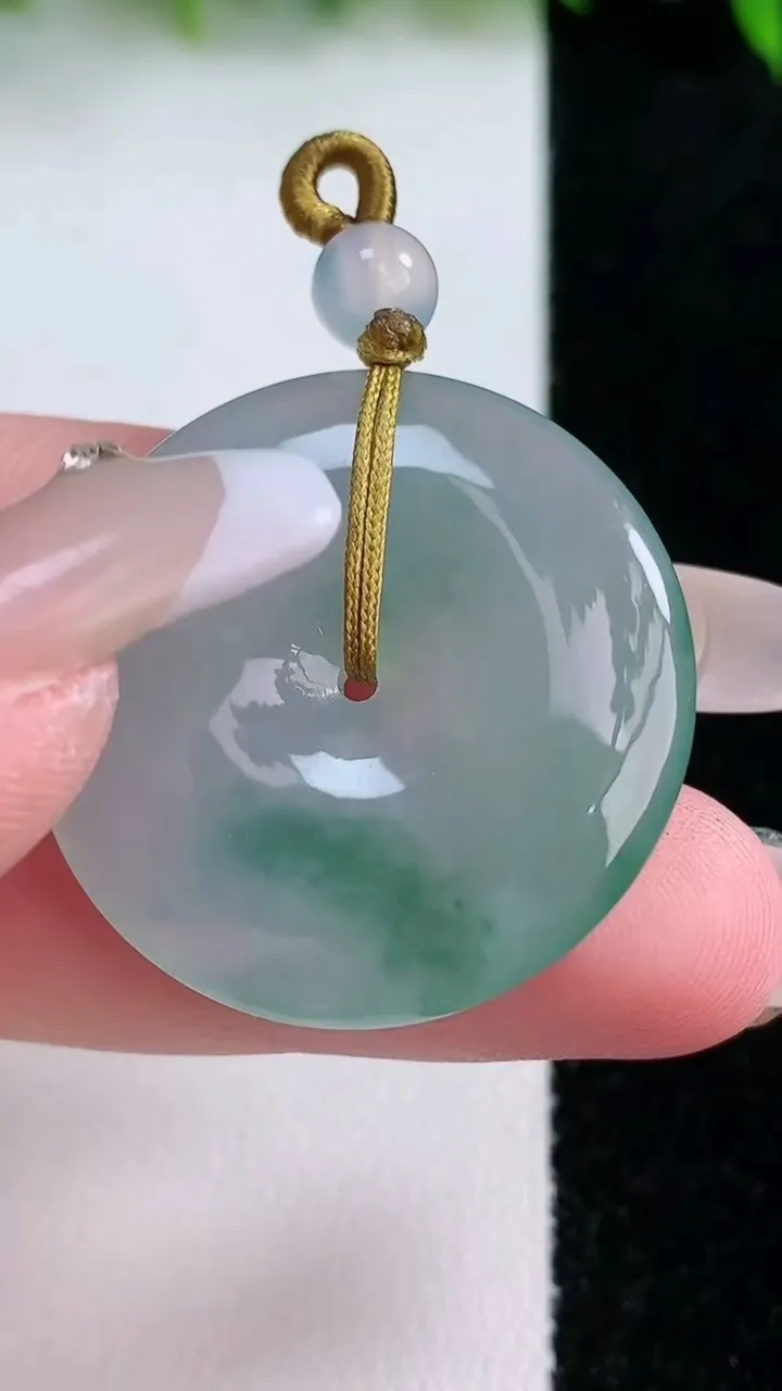 天然A货翡翠飘花平安扣吊坠，尺寸32-6，重量:11.90g
1月24日