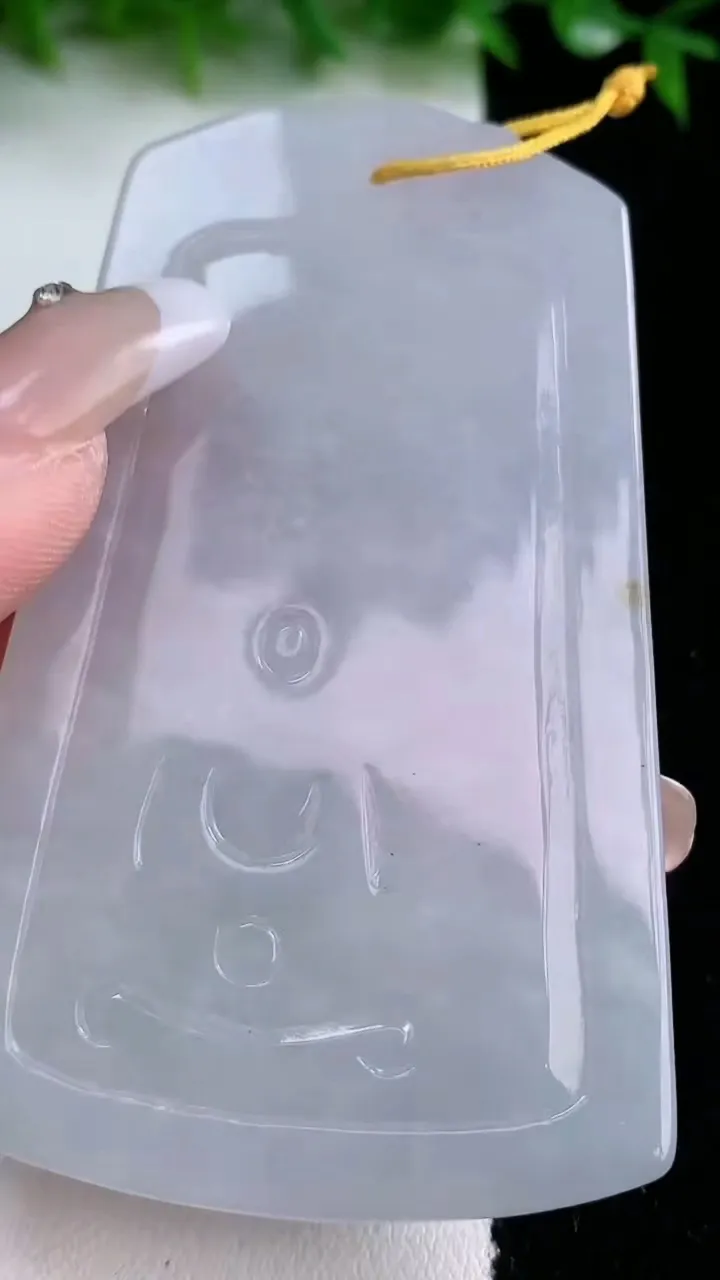 天然A货翡翠文殊菩萨吊坠，尺寸74.8-45.6-4.7，重量:35.82g
1月24日