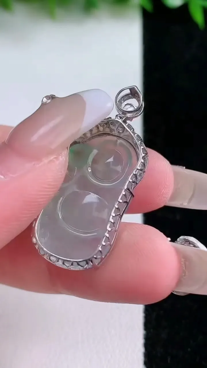 天然A货翡翠站佛 佛公吊坠，尺寸34.2-25.8-14.6-7，重量:3.48g
1月24日