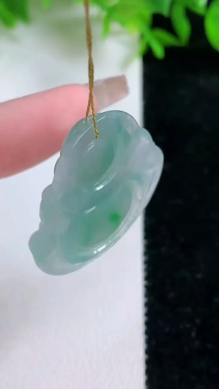 天然A货翡翠佛公吊坠，尺寸27.6-30.5-5.3，重量:7.16g
1月24日