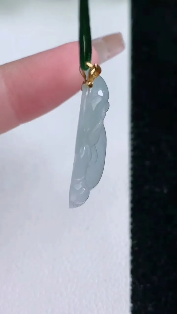 天然A货翡翠佛公吊坠，尺寸26.4-28.3-5.9，重量:5.41g
1月24日