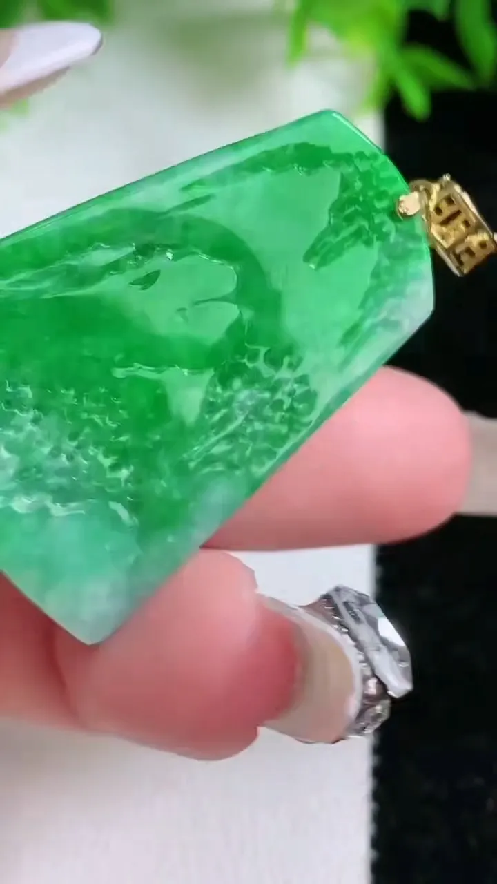 天然A货翡翠山水牌吊坠，尺寸37.2-26-6，重量:13.23g
1月24日