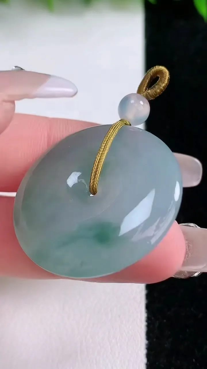 天然A货翡翠飘花平安扣吊坠，尺寸32-6，重量:11.90g
1月24日