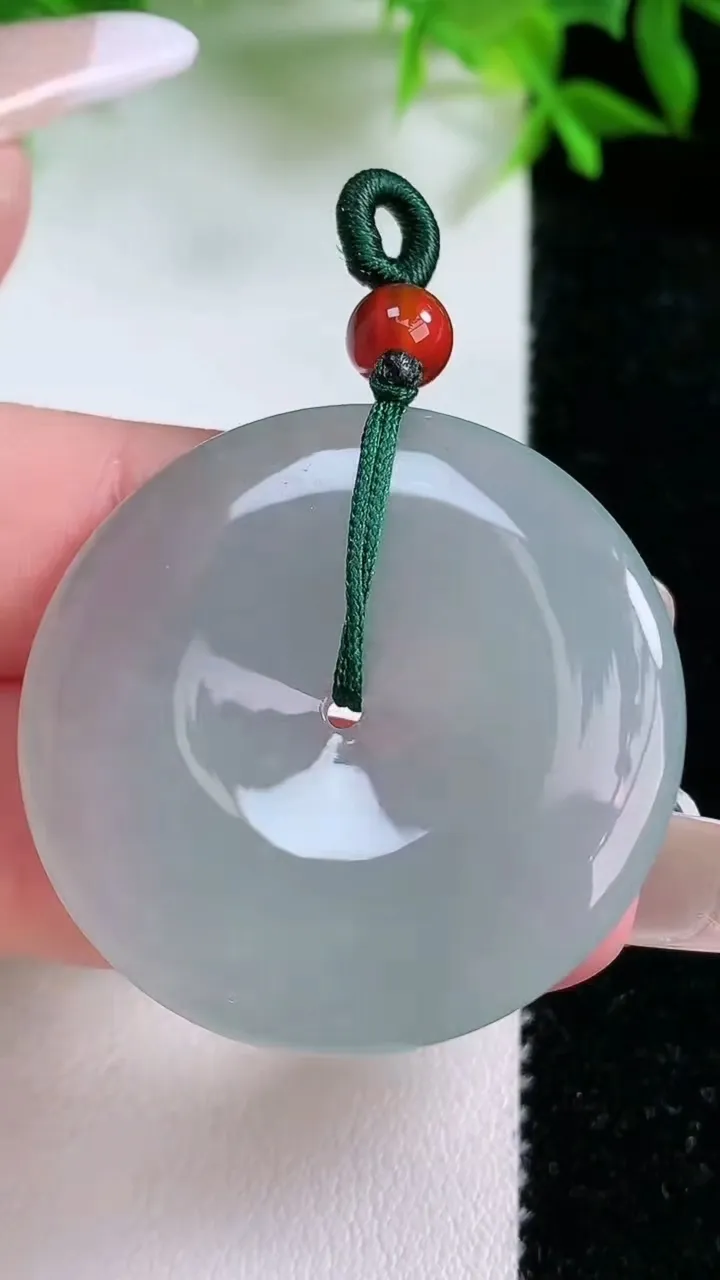 天然A货翡翠平安扣吊坠，尺寸34.8-5，重量:13.28g
1月24日