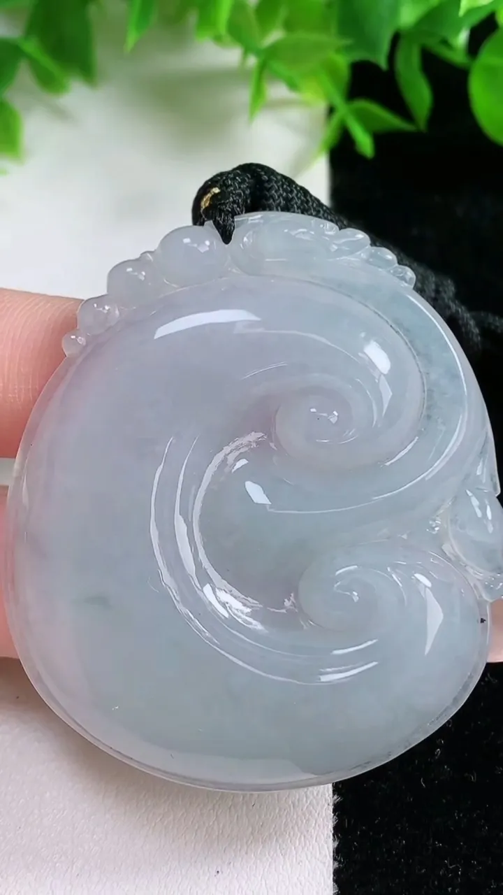 天然A货翡翠飘花如意吊坠，尺寸52-45.3-5.4，重量:25.07g
1月24日