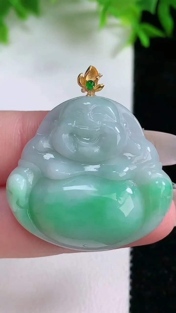 天然A货翡翠佛公吊坠，尺寸30.2-32-3.8，重量:9.20g
1月24日