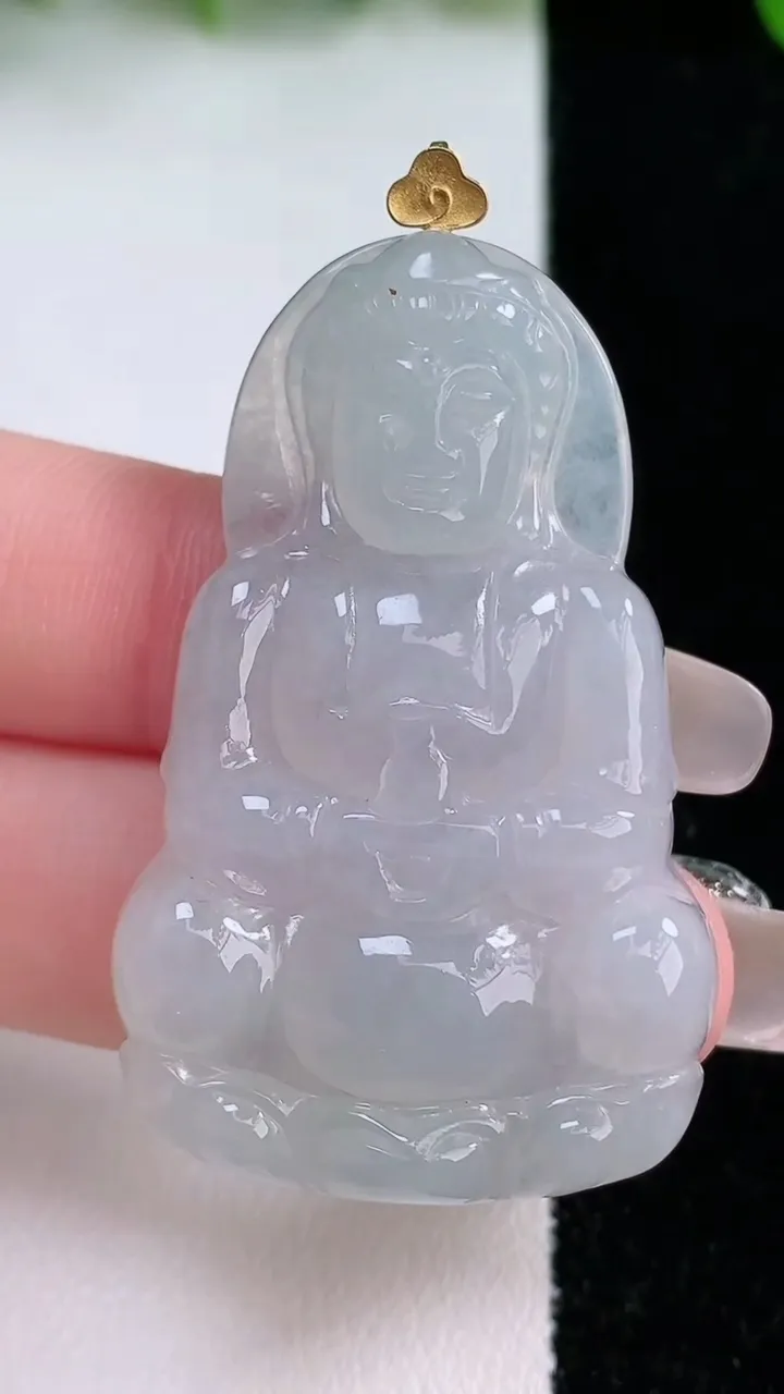 天然A货翡翠观音菩萨吊坠，尺寸47.3-29.5-6，重量:14.81g
1月24日