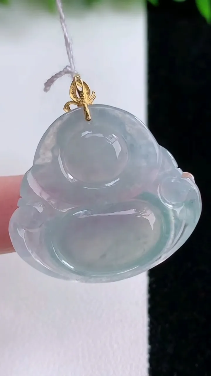 天然A货翡翠种飘花佛公吊坠，尺寸27.7-30.8-5.7，重量:7.82g
1月24日