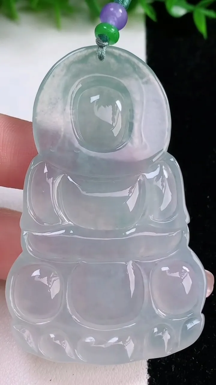 天然A货翡翠观音菩萨吊坠，尺寸69-42.6-5.6，重量:33.38g
1月24日