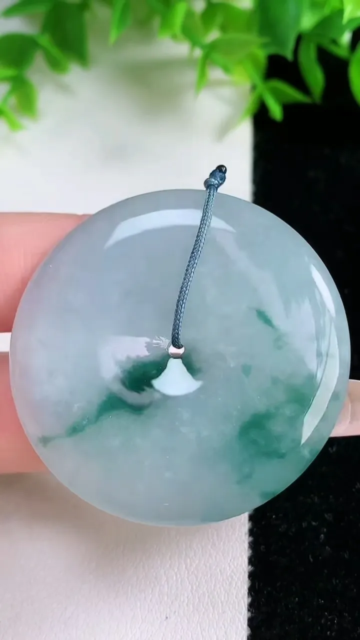 天然A货翡翠飘花平安扣吊坠，尺寸41.7-5.8，重量:22.43g
1月24日